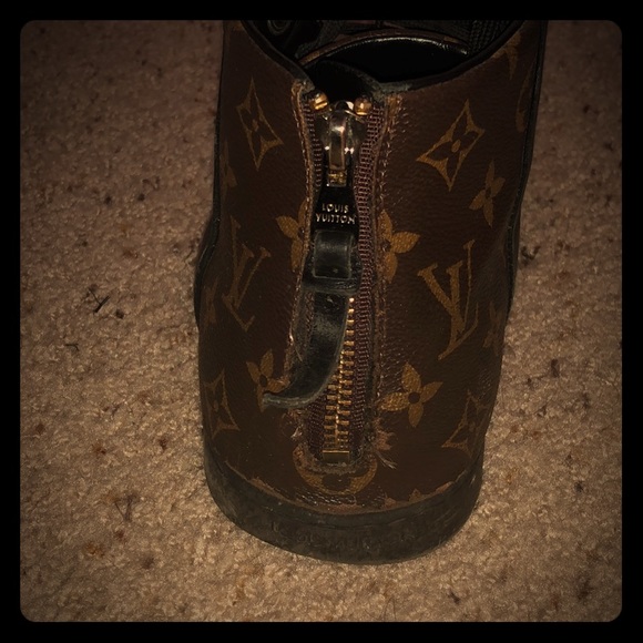 louis vuitton sneakers - Picture 1 of 2